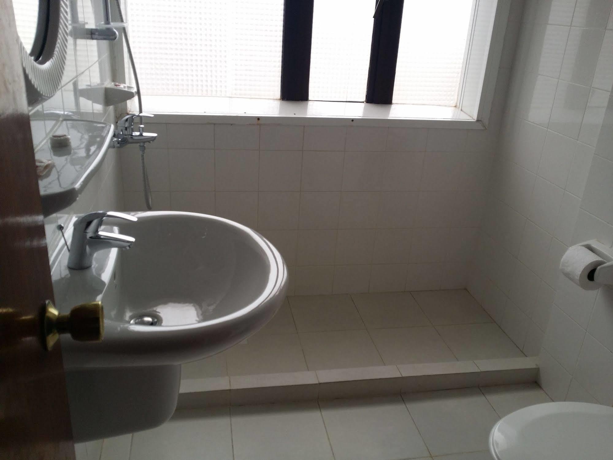 Atlas Hotel Manama Eksteriør billede